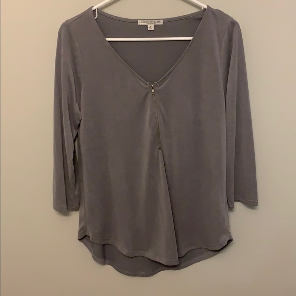 GREEN ENVELOPE Women’s solid gray zipper tee